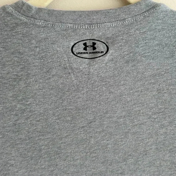 Under Armour Loose Fit "Never Quits" Grey Graphic T-Shirt, Size Youth Large - Picture 12 of 15